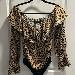 Long sleeve leopard body suit.